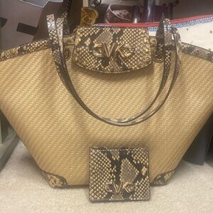 Michaelkors summer handbag.  Immaculate condition.  Comes with wallet.